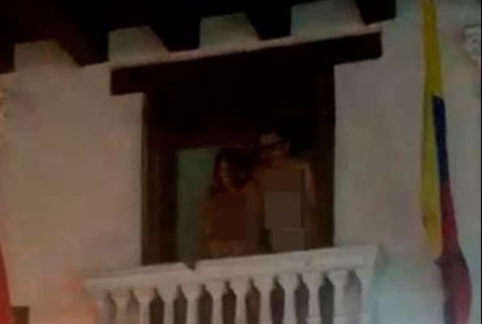 Captan a pareja tienen sexo en un balcón del Centro Histórico de Cartagena (VIDEO) pareja teniendo sexo