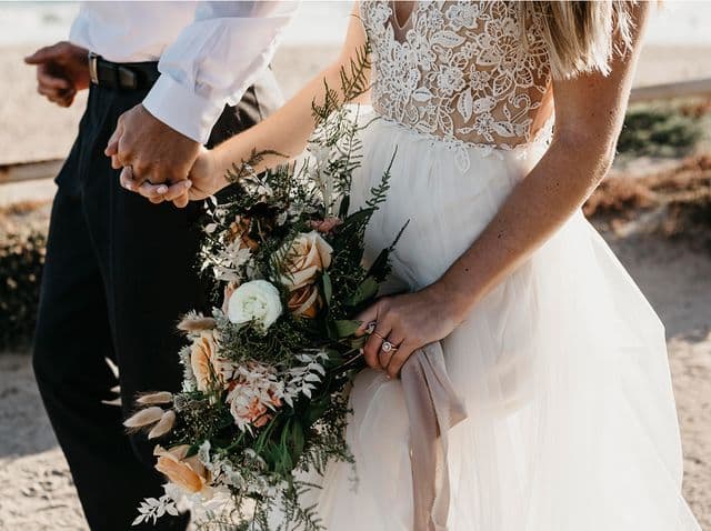 Hombre promete serle infiel a su novia en sus votos el día de su boda (VIDEO) boda