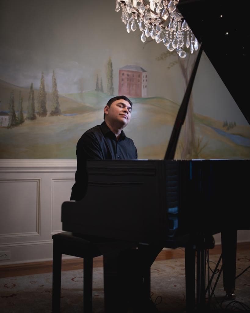 El cantante cristiano Kike Quintero regresa con una nueva canción: «Me Asombra tu amor»