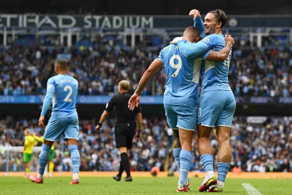 Manchester City arrolla en su estreno