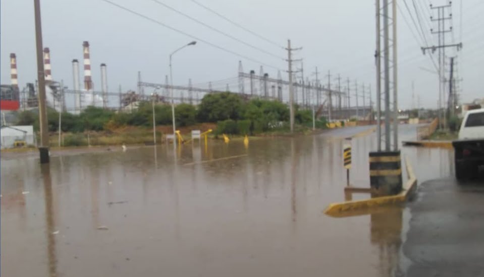 Calles anegadas e intransitables dejan las fuertes lluvias en el Zulia (+Fotos)