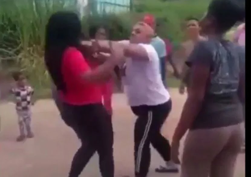 Se armó pelea entre mujeres por apoyar a candidatos diferentes en Charallave (Video)