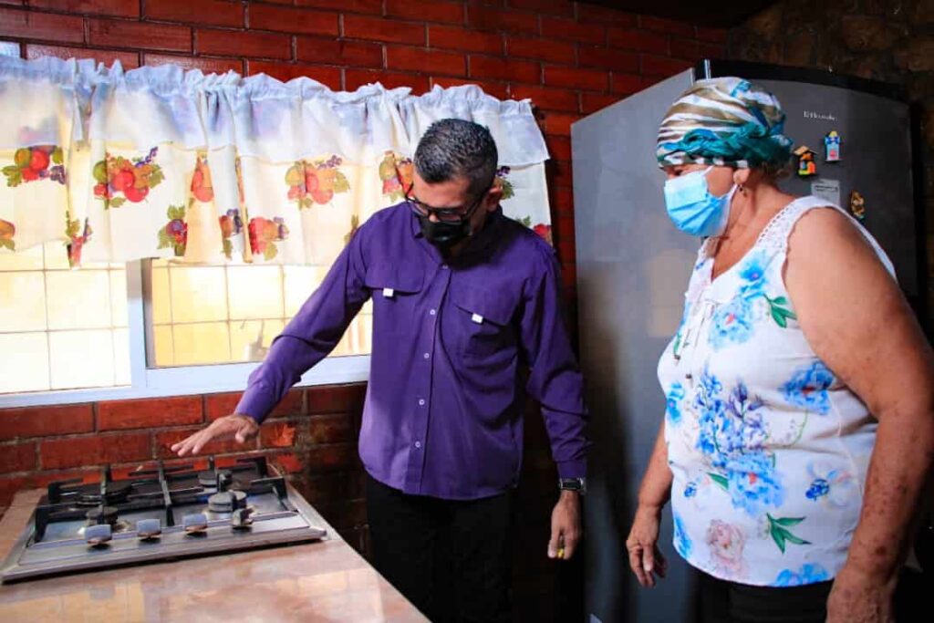 Willy Casanova llevó gas doméstico a la comunidad de Hato Verde