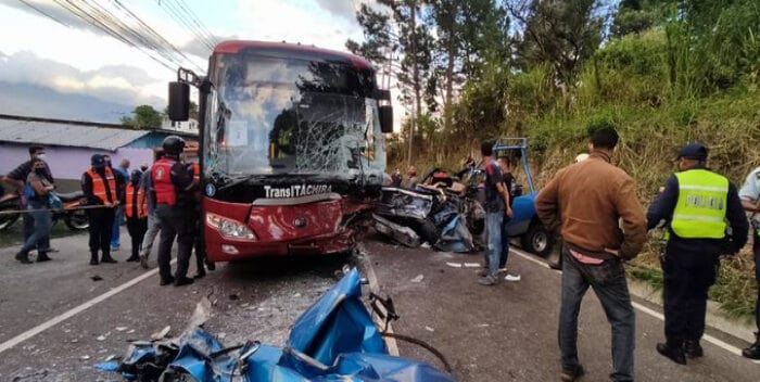 En Táchira transporte se queda sin frenos y causa la muerte de seis personas (Fotos)