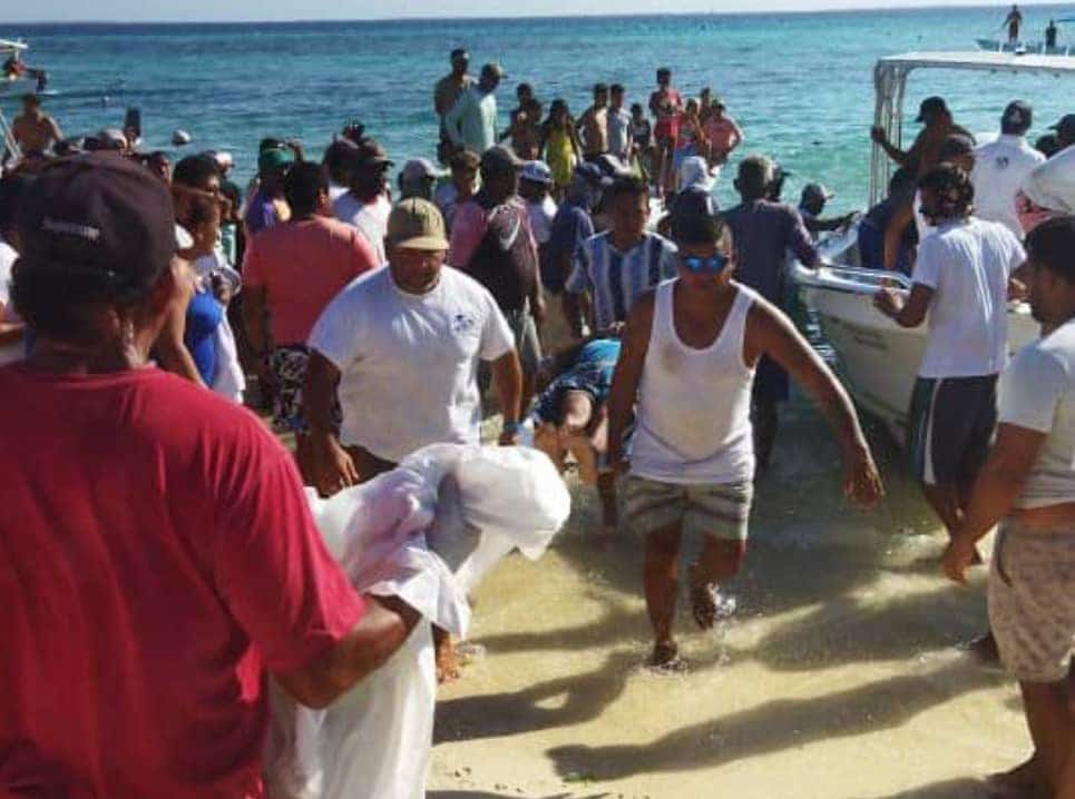 Rescatan 21 tripulantes de la embarcación que zarpó de Margarita hacia Los Roques tripulantes