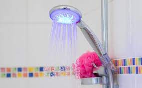 Le pide el divorcio a esposa porque no se bañaba; caso insólito se vuelve viral
