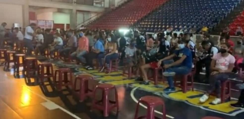 Vacunan a niños de 12 a 18 años en Maracay (VIDEO) Vacunan a niños de 12 a 18 años en Maracay (VIDEO)