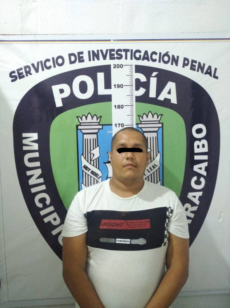 Gestor de documentos universitarios es detenido con sellos de LUZ en su poder