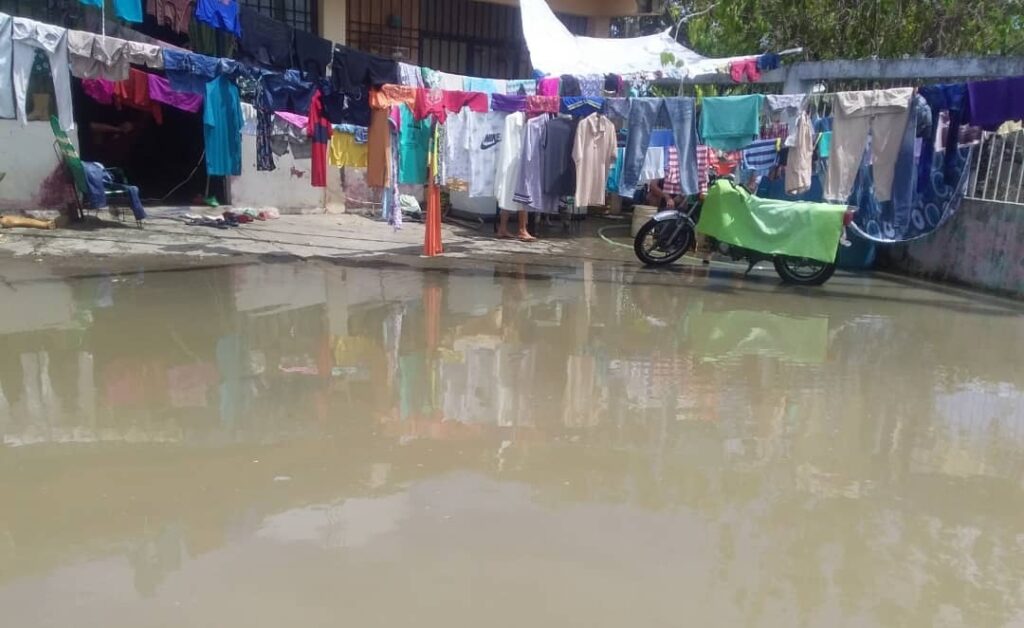 Historia real en el Sur del Lago: Más de 450 familias llevan dos meses en las aguas del río Chama (+fotos)