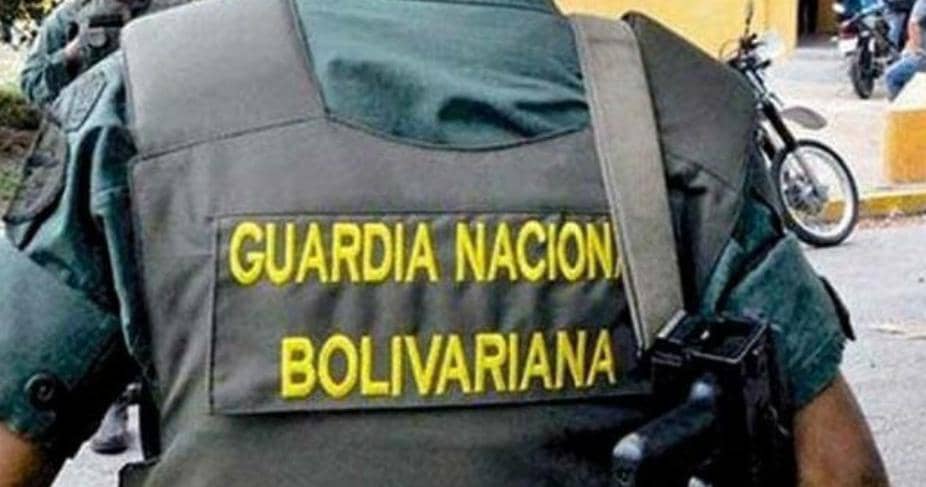 Denuncian a GNB que pidió un bulto de harina por gasolina en Aragua (VIDEO) https://twitter.com/i/status/1454054424662495232