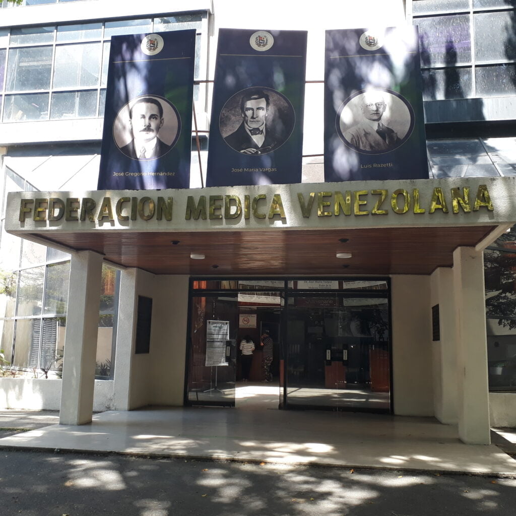 FMV alerta a organismos internacionales de salud por “supuestos” médicos oficialistas FMV alerta a organismos internacionales de salud por “supuestos” médicos oficialistas