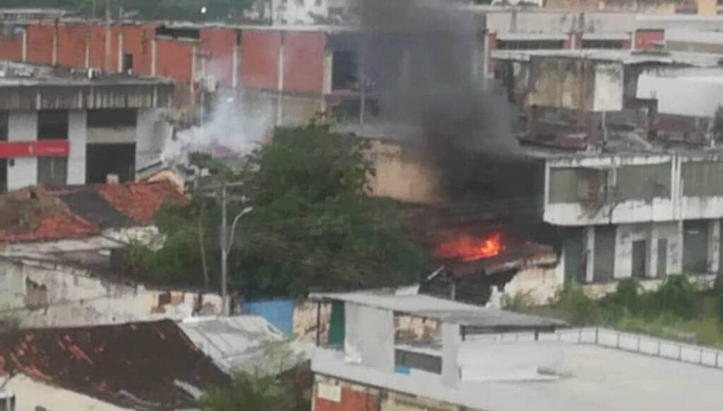 Reportan incendio en un local de Ocumare del Tuy