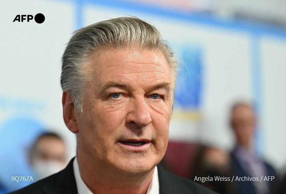 Actor Alec Baldwin mató a una mujer durante el rodaje de una película con un arma de utilería