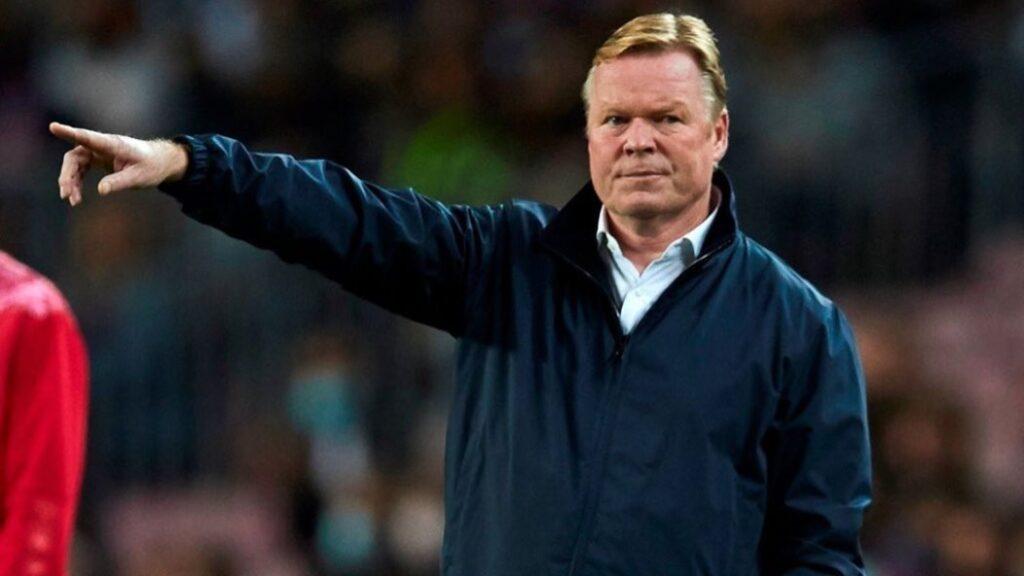 Aficionados decepcionados agredieron a Koeman en la salida del Camp Nou (VÍDEO)