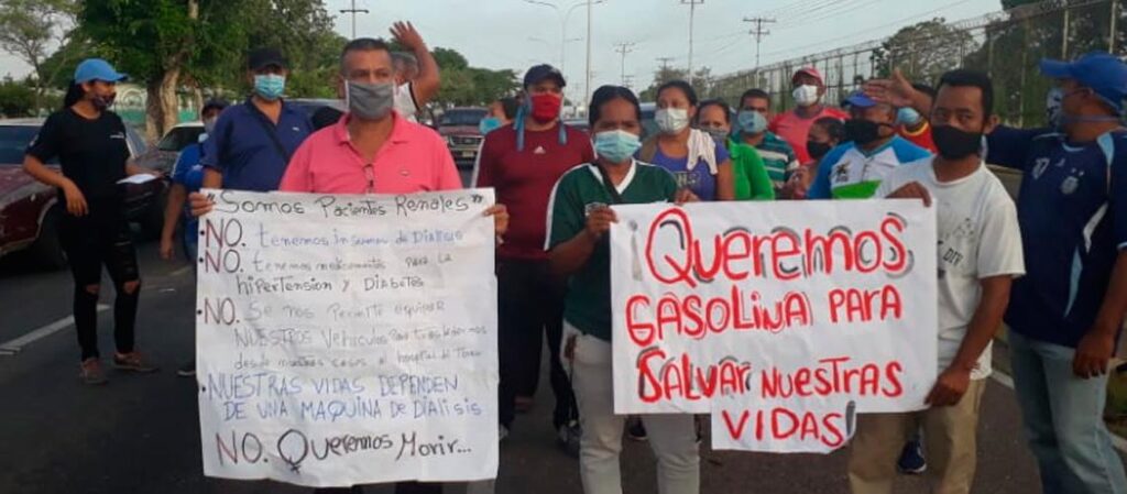 Falta de gasolina genera protesta de pacientes renales