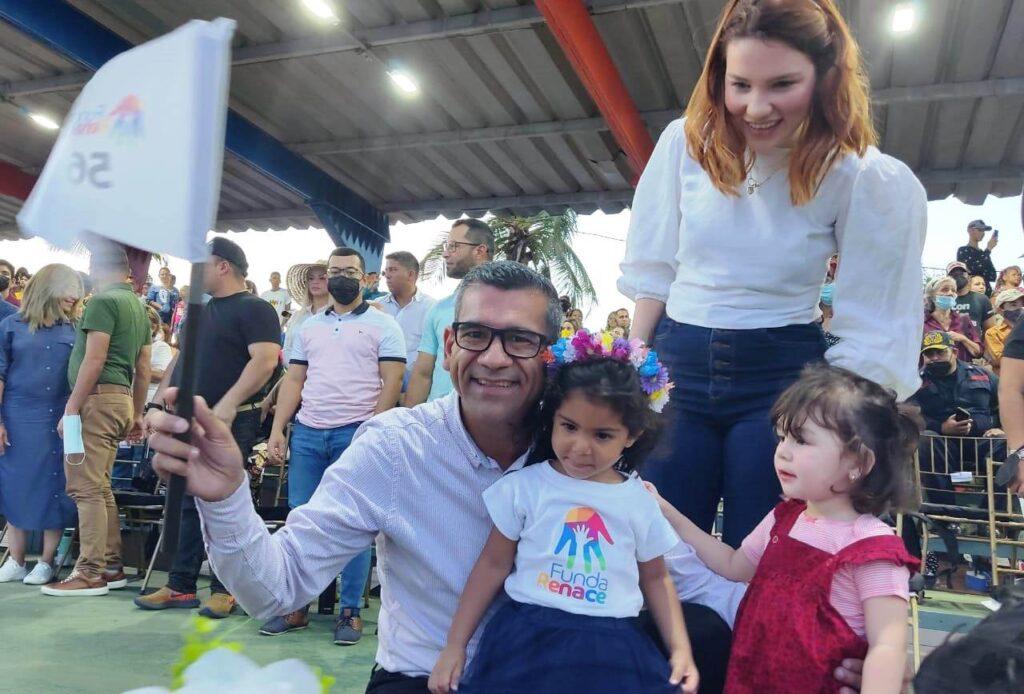 Maracaibo disfrutó de un vistoso y colorido desfile de feria en La Vereda del Lago
