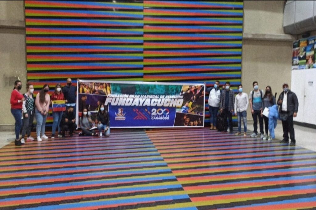 Arribaron a Rusia 148 becarios de Fundayacucho para su formación académica