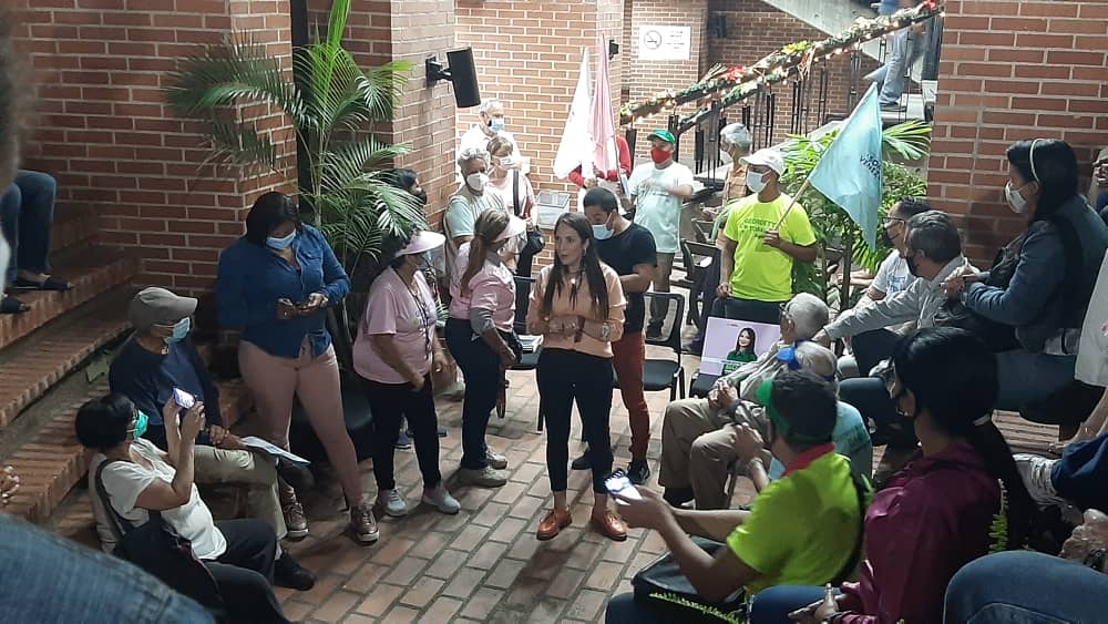 Georgette Topalián continúa recorridos por los sectores de Baruta