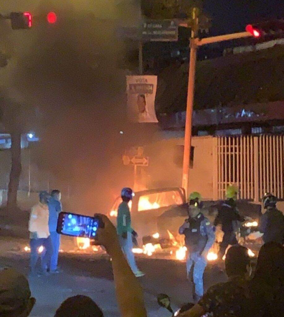 Terrible accidente en Barquisimeto deja personas fallecidas y vehículos calcinados (+Fotos y Video)
