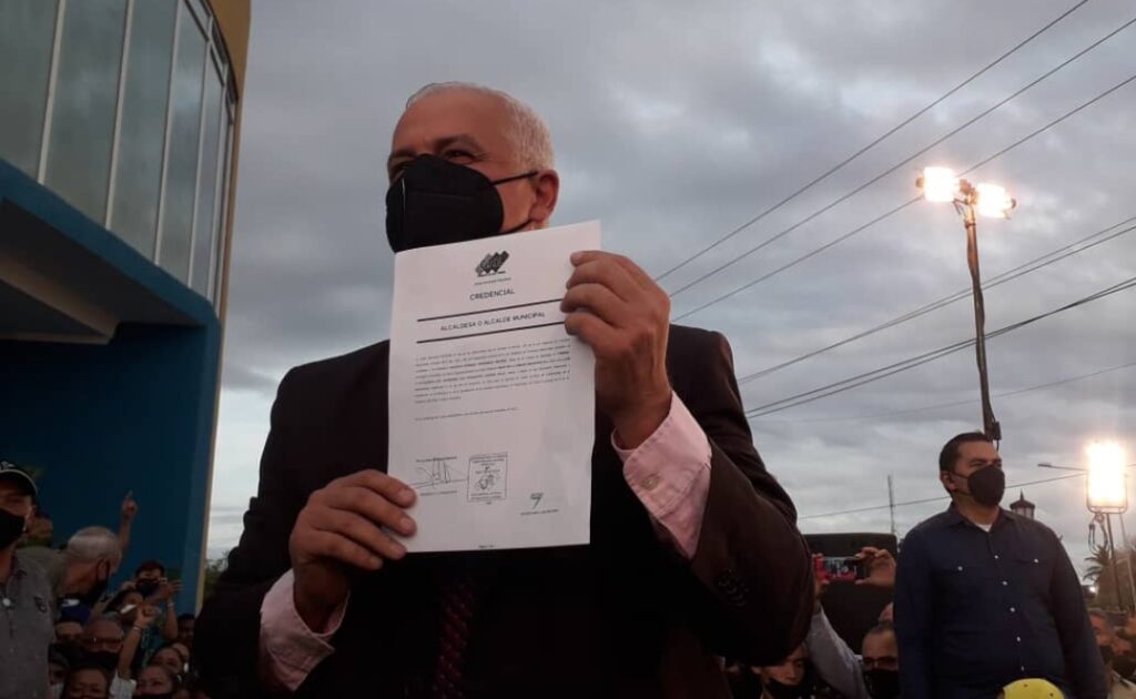 Gustavo Fernández es proclamado como alcalde de San Francisco