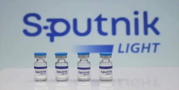 Creadores de la vacuna Sputnik V aseguran que pueden adaptarla a la variante Ómicron