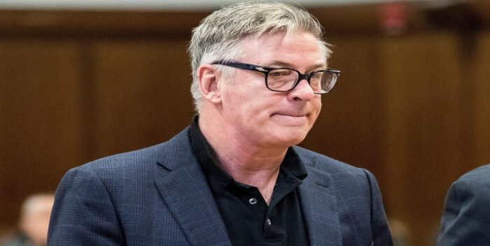 Alec Baldwin tendrá que dejar que las autoridades revisen su teléfono móvil