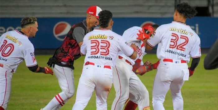 Cardenales le gana a Bravos en el primero de la doble tanda