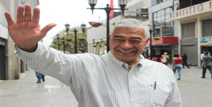 Pedro Díaz retira su candidatura a la gobernación de Barinas en apoyo a Fermín