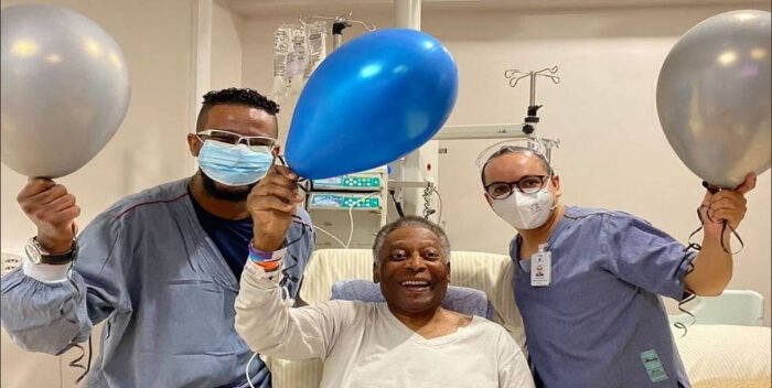 Pelé celebró su última quimioterapia por éste año