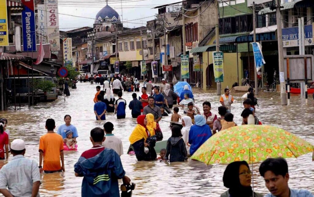 Inundaciones en Malasia deja 7 muertos y 34.000 desplazados