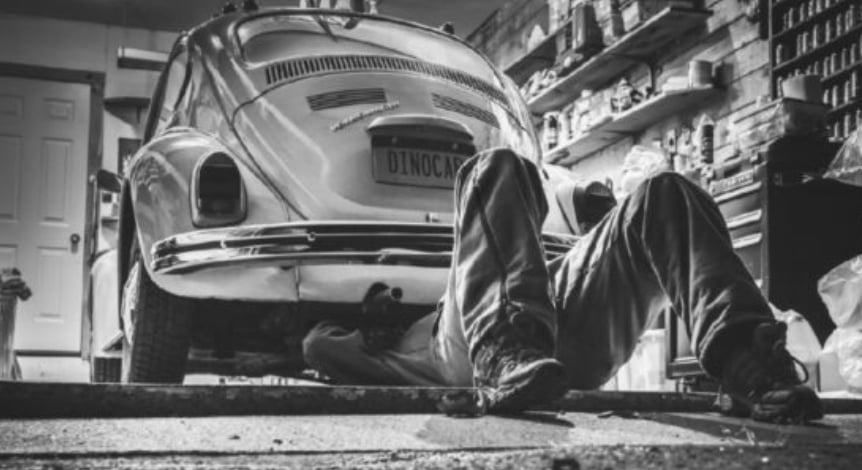 Murió taxista al caerle su carro encima mientras lo reparaba en Anzoátegui