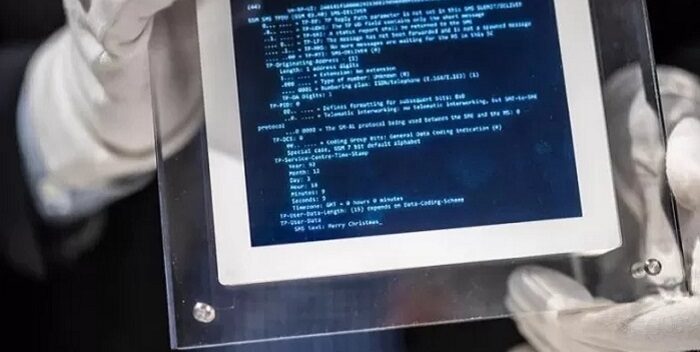 Por 107.000 euros un canadiense adquirió el primer «SMS» de la historia