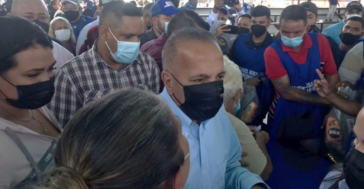Jornadas sociales continuaron en Maracaibo bajo la supervisión del gobernador Manuel Rosales