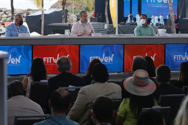 Tras un reposo «riguroso» Tareck El Aissami aparece en público