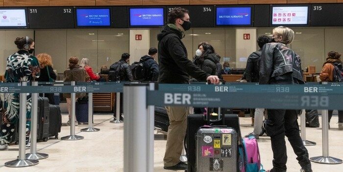 Ante el avance del Ómicron cancelan más de 2.000 vuelos en todo el mundo