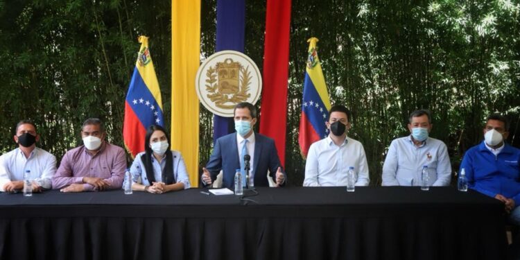 Guaidó designó grupo de venezolanos que participarán en la Cumbre de las Democracias