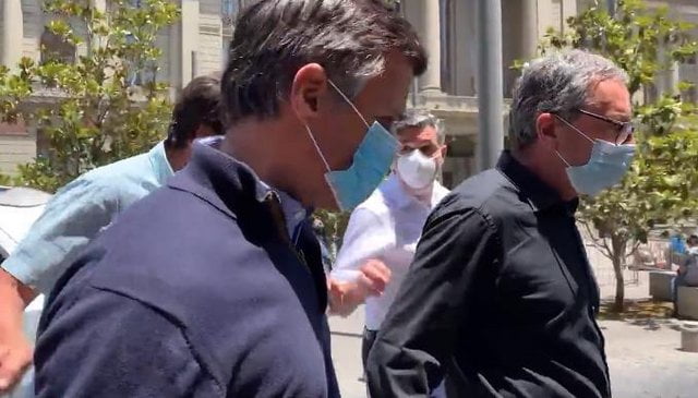 ¡LE TIRARON HUEVOS! Rechazaron la presencia de Leopoldo López en la Convención Constitucional de Chile (VIDEOS)
