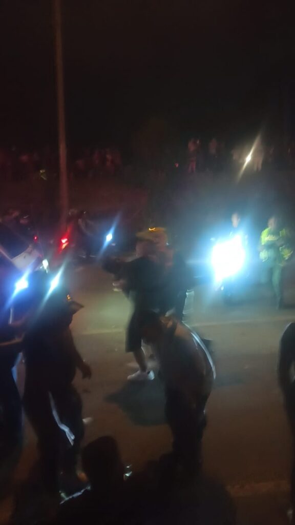 Atentado terrorista a camión de policía en Cali (Fotos y Videos)