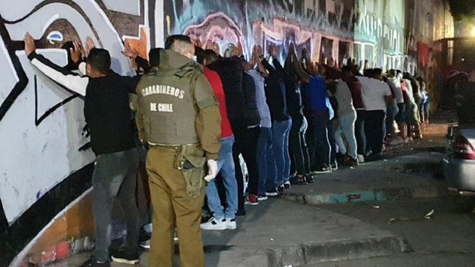 Balacera en fiesta clandestina en Chile deja a 41 venezolanos detenidos