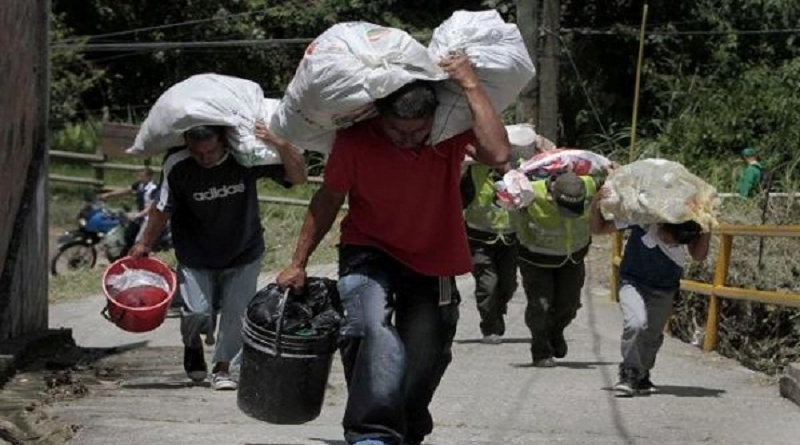 Colombianos desplazados por choques armados llegan a Cali