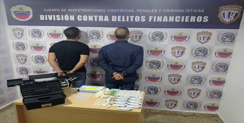 Detienen a hermanos por vender falsas pruebas de Covid-19