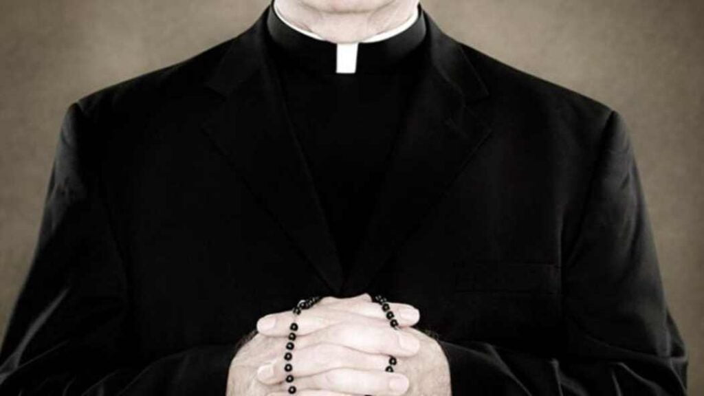 La reina de belleza que fue a confesarse con un sacerdote y terminó asesinada