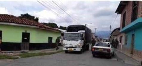 Colombia: Atacan con presuntos explosivos y armas de fuego a camión de la policía en Corinto