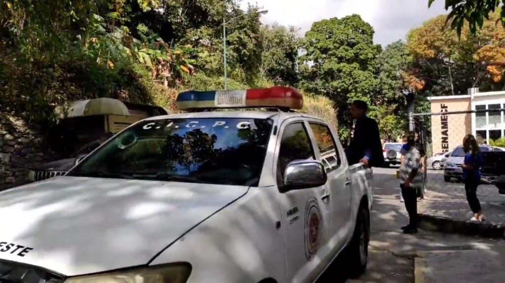 Periodistas denuncian que les piden retirarse de los alrededores de la morgue de Bello Monte tras caída de “El Koki” y “El Conejo”