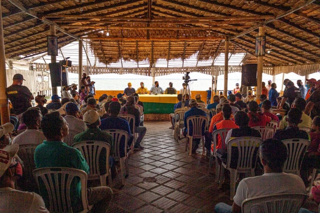 ¡Acompaña a pescadores! Alcalde Ramírez recorrió costas de Maracaibo