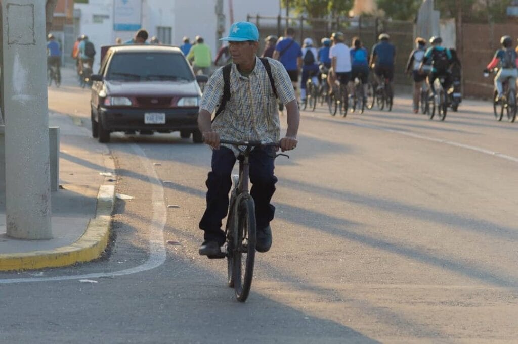 ¡Exigen iluminación en las calles de Maracaibo! Emboscan a mujer en tramo oscuro de 5 de Julio y le roban la bicicleta
