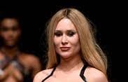 Mira el escandaloso y sensual “atuendo” de unas modelos durante la Semana de la Moda de Nueva York (FOTOS)