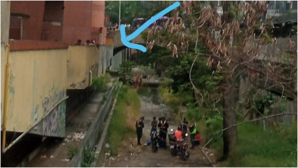 ¡PARA NO PAGAR LA CUENTA EN UN RESTAURANT! Hombre se lanzó al vacío de un centro comercial en Caracas