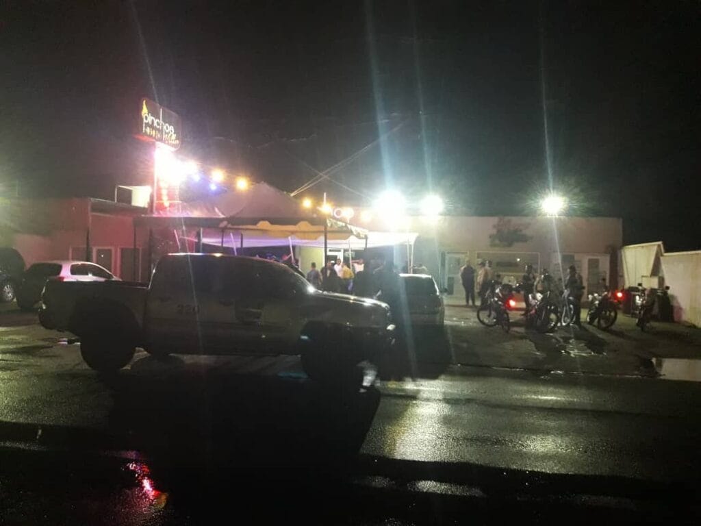 Polisur cierra locales nocturnos, detiene vehículos y moto en operativo “Educar, concientizar y prevenir”