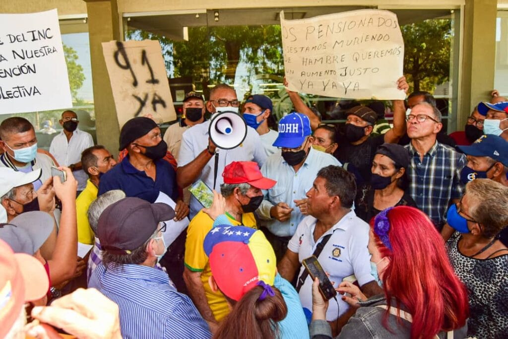 Zulia: Jubilados y pensionados protestaron rechazando aumento salarial